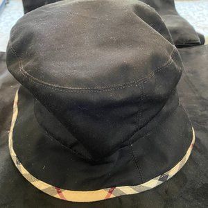 Women's Burberry Black Bucket Hat size M